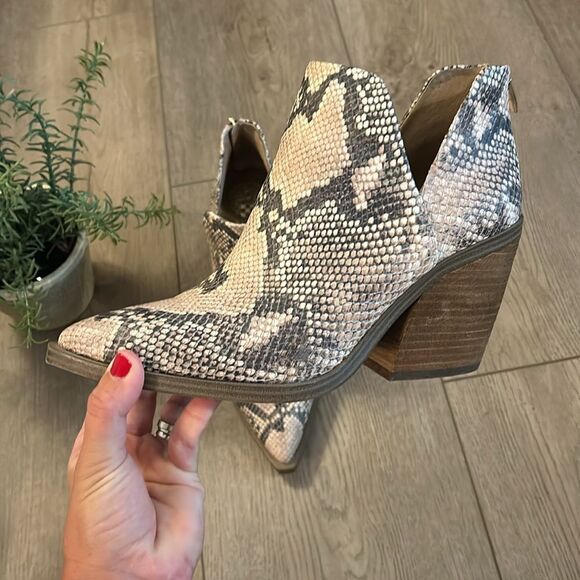 NEALRY NEW VINCE CAMUTO GIGIETTA GENUINE LEATHER SNAKESKIN ANKLE BOOTIES SZ 10 - Picture 4 of 9